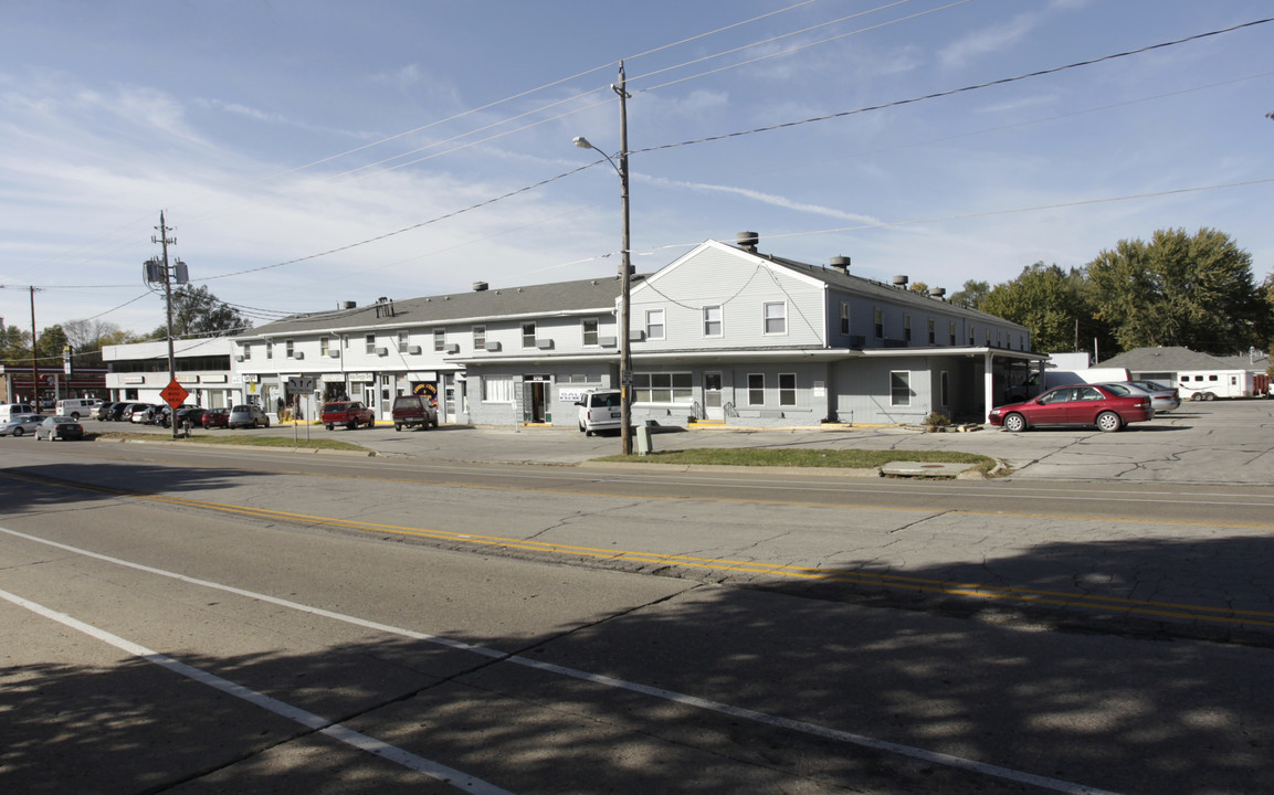 5703-5705 Urbandale Ave in Des Moines, IA - Building Photo