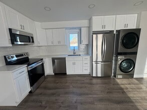 10 Bouton St in Norwalk, CT - Foto de edificio - Building Photo