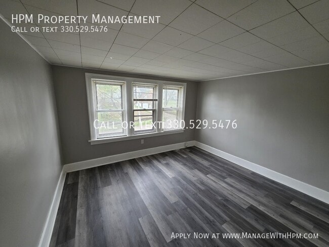 1820 Malasia Rd in Akron, OH - Foto de edificio - Building Photo