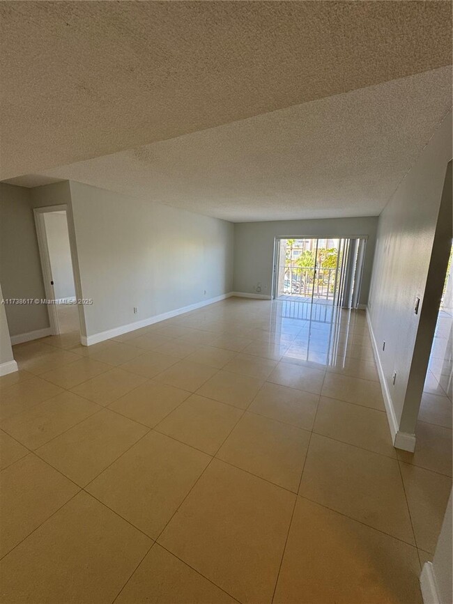 7745 SW 86th St, Unit D-315 in Miami, FL - Building Photo - Building Photo