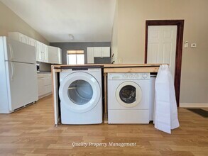 116 Pine Trail, Unit 1 in Holden, ME - Foto de edificio - Building Photo