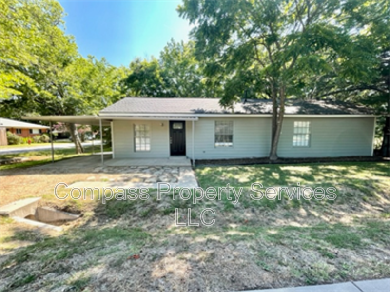 100 S Andrews Dr in Robinson, TX - Building Photo