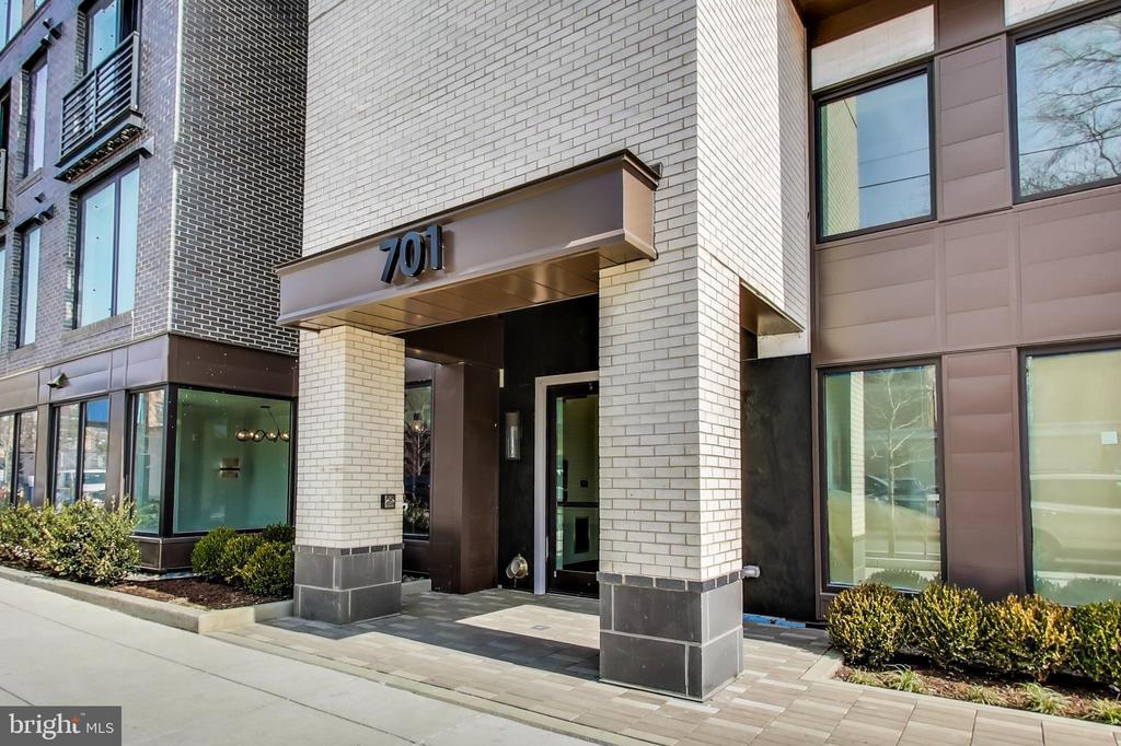 701 N Henry St in Alexandria, VA - Building Photo