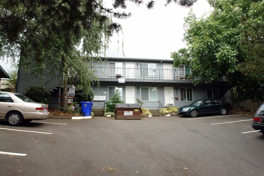 Milwaukie Apartments in Portland, OR - Building Photo