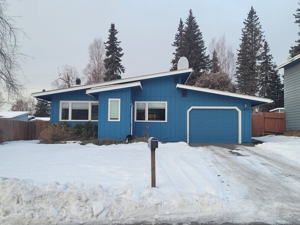 3433 W 79th Ave in Anchorage, AK - Foto de edificio