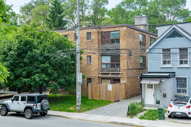 156 Barrington Ave