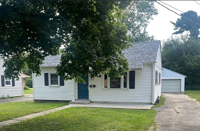 1122 Huber Ave in Galesburg, IL - Building Photo - Building Photo