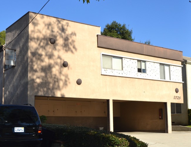 1725 E Chevy Chase Dr in Glendale, CA - Building Photo - Building Photo