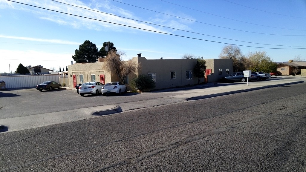 2430 E Idaho Ave in Las Cruces, NM - Building Photo