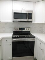 718 Executive Center Dr in West Palm Beach, FL - Building Photo