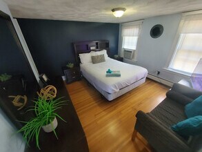 55 Mapleton St in Cranston, RI - Building Photo - Building Photo