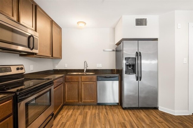 property at 924 E 51st St