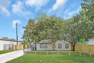 1724 Elmview Dr in Houston, TX - Building Photo - Building Photo