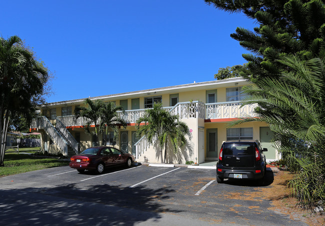 Sunland Apartments in Wilton Manors, FL - Building Photo - Building Photo