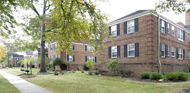 North Moreland Courts Apartments in Shaker Heights, OH - Building Photo - Building Photo