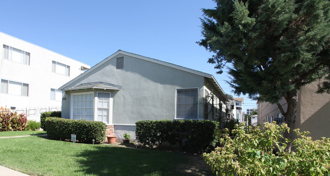 516 E Palm Ave in Burbank, CA - Building Photo - Building Photo