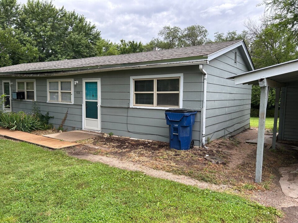408 W Mahoney Dr in Derby, KS - Building Photo