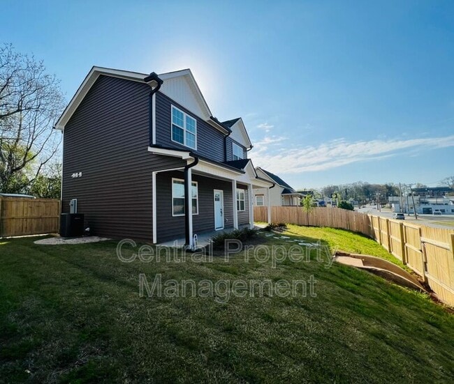 1510 Buncombe Rd in Greenville, SC - Building Photo - Building Photo