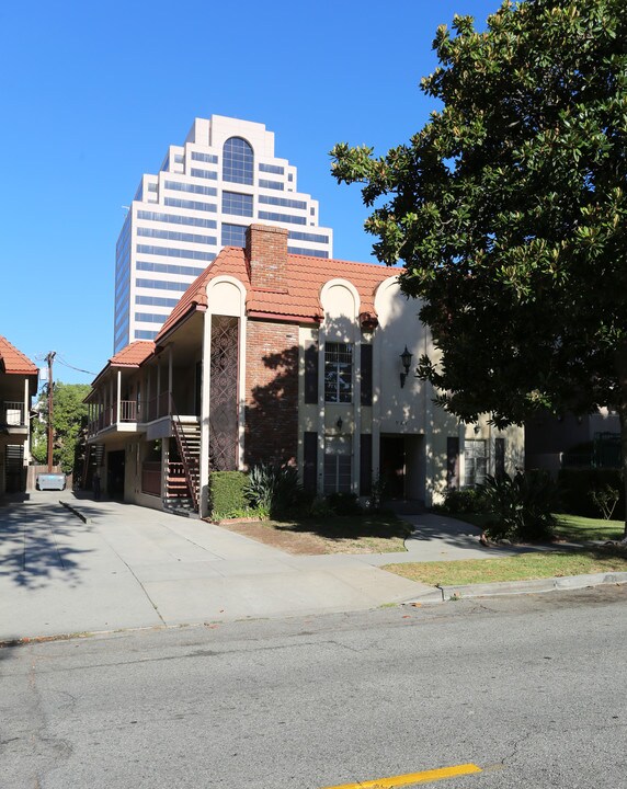 527 N Louise St in Glendale, CA - Building Photo