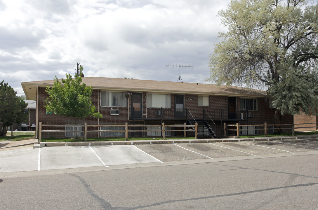 3003 Lakeside Dr in Evans, CO - Foto de edificio