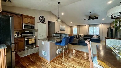 6949 Shannon Rd in Verona, PA - Building Photo - Building Photo