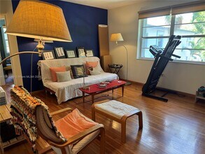 7905 SW 57th Ave in South Miami, FL - Building Photo - Building Photo