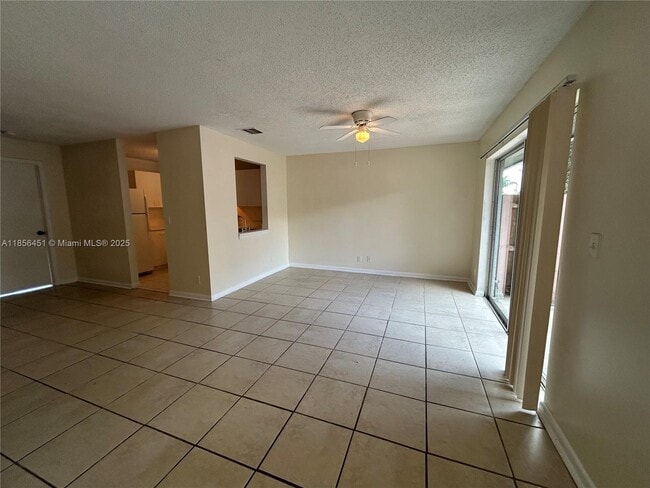 910 Cypress Way E in Palm Springs, FL - Building Photo - Building Photo