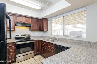7719 W Clayton Dr in Phoenix, AZ - Building Photo - Building Photo
