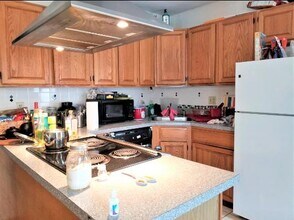24 Saint Cyprians Pl, Unit 3R in Boston, MA - Building Photo - Building Photo