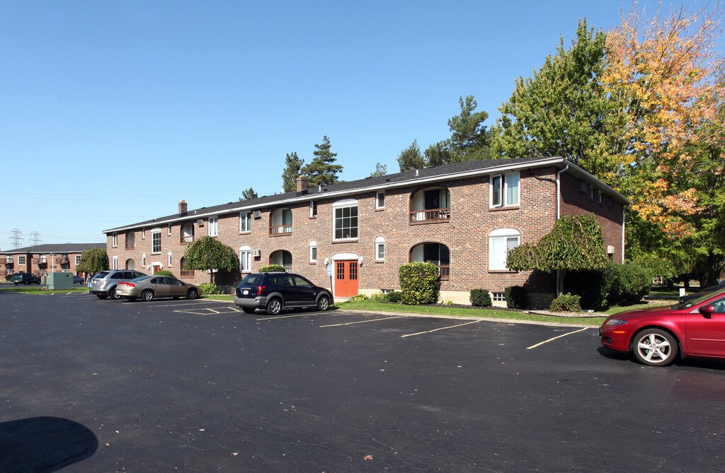 Creekside Village Apartments in Tonawanda, NY