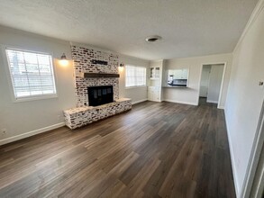 4765 Vance St, Unit 119 in Beaumont, TX - Building Photo - Building Photo