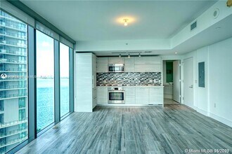 650 NE 32nd St, Unit 1208 in Miami, FL - Building Photo - Building Photo