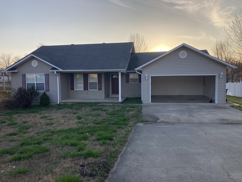 193 Murfield Dr in Poplar Bluff, MO - Building Photo