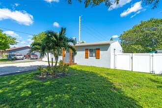 1325 N 26th Ave in Hollywood, FL - Building Photo - Building Photo