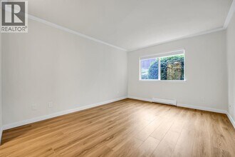 450 Bromley St in Coquitlam, BC - Building Photo - Building Photo