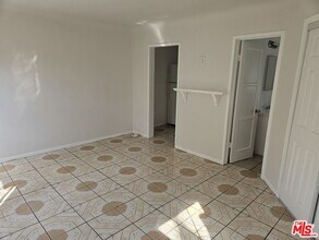 2226 Zoe Ave in Huntington Park, CA - Building Photo - Building Photo