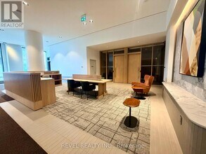 395 Square One Dr in Mississauga, ON - Building Photo - Building Photo