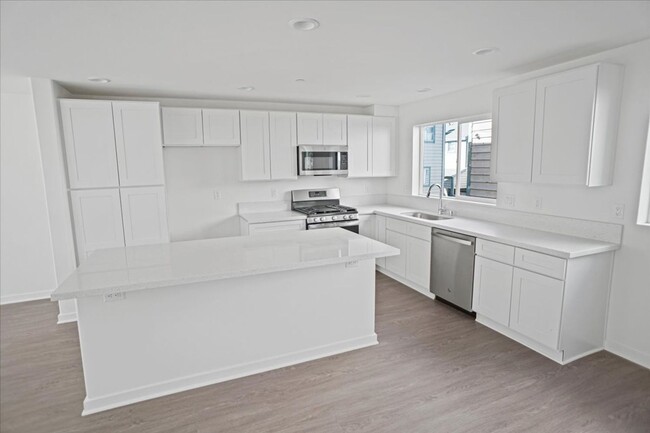 13534 Foothill Blvd in Los Angeles, CA - Building Photo - Building Photo