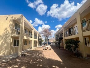 911 Alvarado Dr SE in Albuquerque, NM - Building Photo - Building Photo