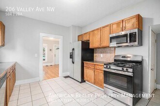 206 Valley Ave NW in Grand Rapids, MI - Building Photo - Building Photo