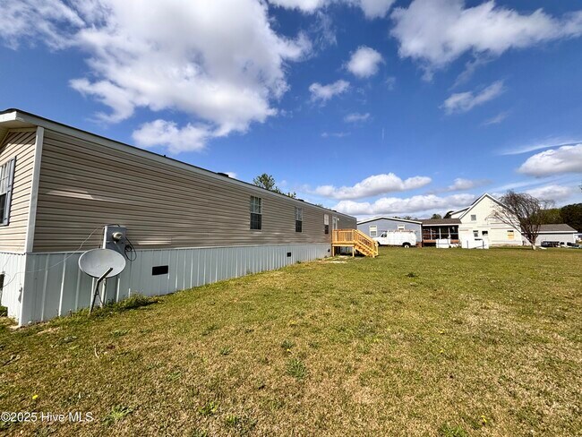 135 Heart Pine Ln in Newton Grove, NC - Building Photo - Building Photo