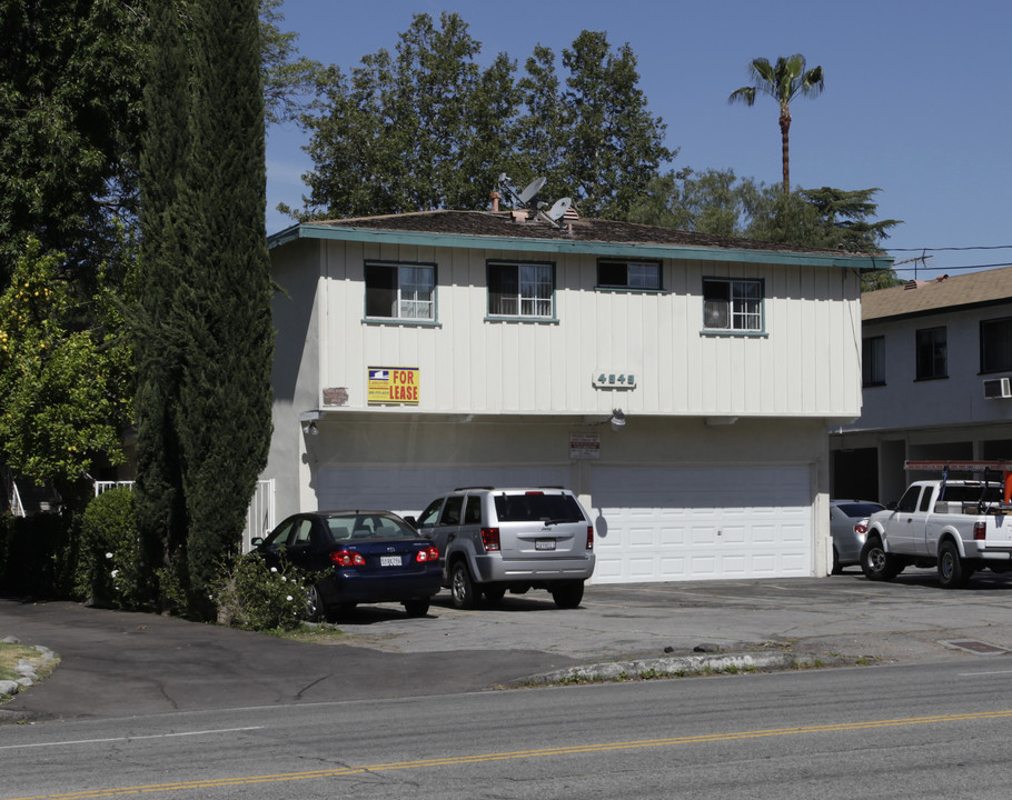 4949 Coldwater Canyon Ave in Sherman Oaks, CA - Foto de edificio