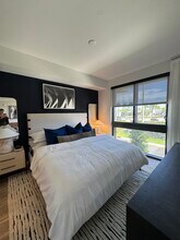 2460 NE 188th St, Unit 522 in Miami, FL - Foto de edificio - Building Photo