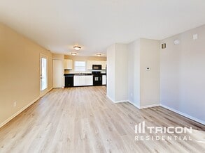 9340 W Dockside Cir in Pendleton, IN - Building Photo - Building Photo