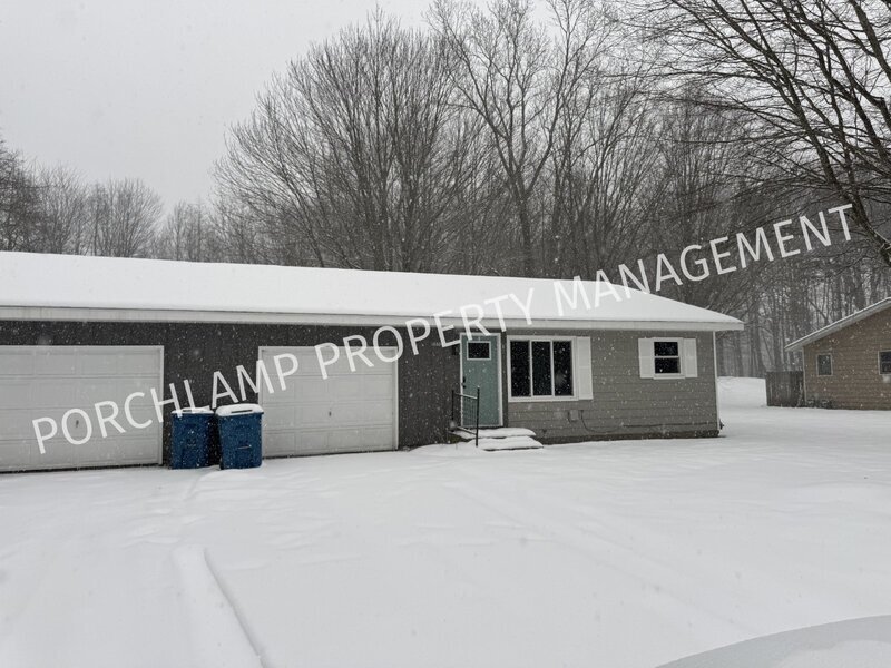 18580 168th Ave in Spring Lake, MI - Building Photo