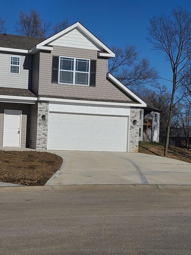 114-116 Ryan Ct in Platte City, MO - Foto de edificio - Building Photo
