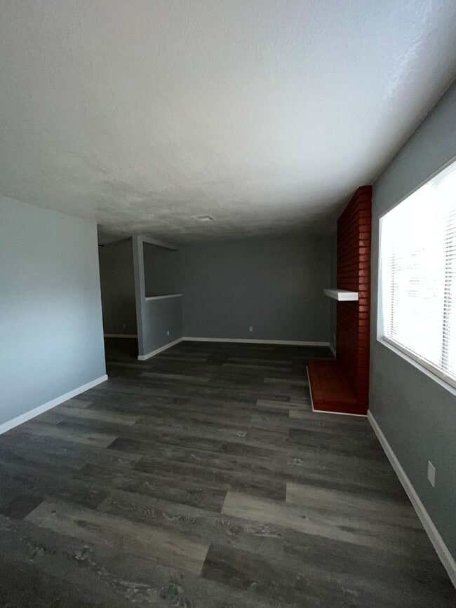 3425-3427 S Woodland St in Visalia, CA - Building Photo - Building Photo