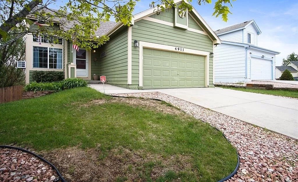 4911 Copen Dr in Colorado Springs, CO - Foto de edificio