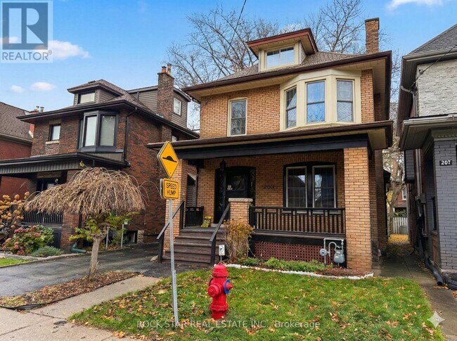 203 Fairleigh Ave S in Hamilton, ON - Building Photo - Building Photo