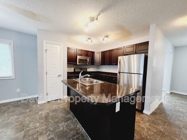 21912-21990 90 Ave NW in Edmonton, AB - Building Photo - Building Photo